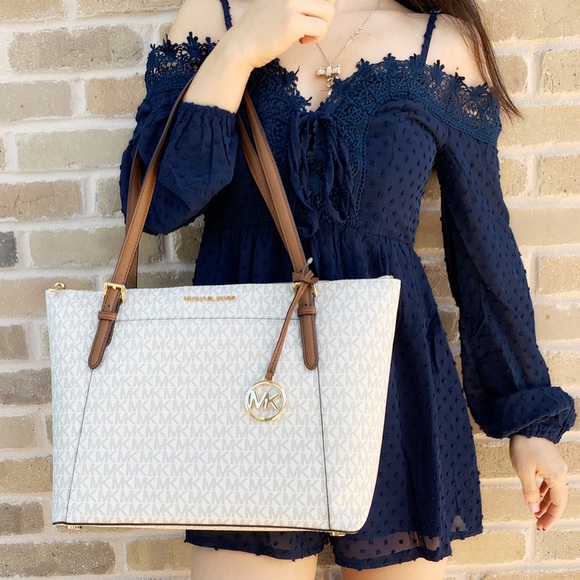 Michael Kors Handbags - 👜💕Michael kors Top Zip tote